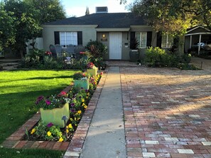 Exterior - Historic 3 bdrm home fully renovated in North Encanto with lush landscape (Phoenix)