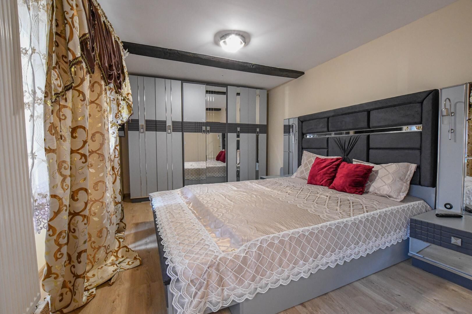 Cuna de viaje y wifi gratis 