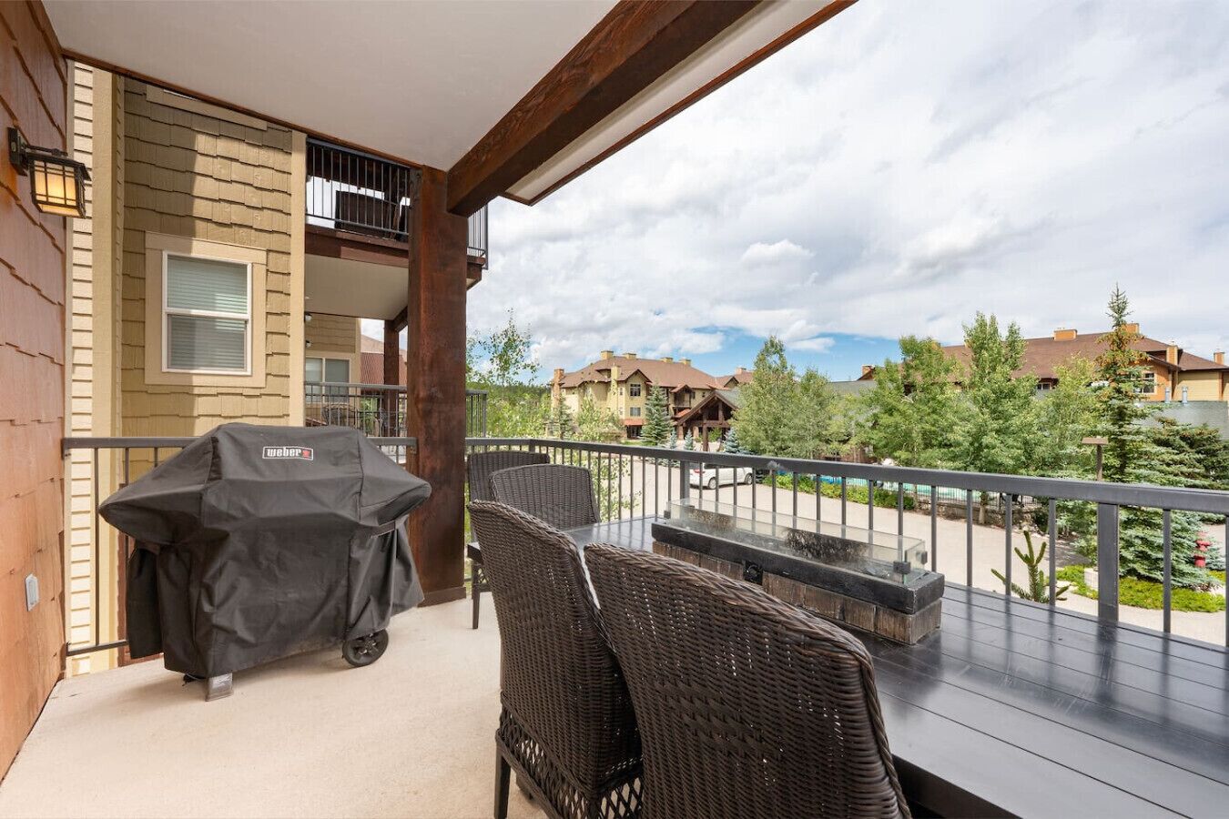 屋外ダイニングエリア