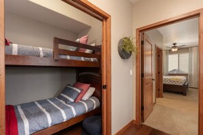 2 chambres, bureau, fer et planche à repasser, Wi-Fi