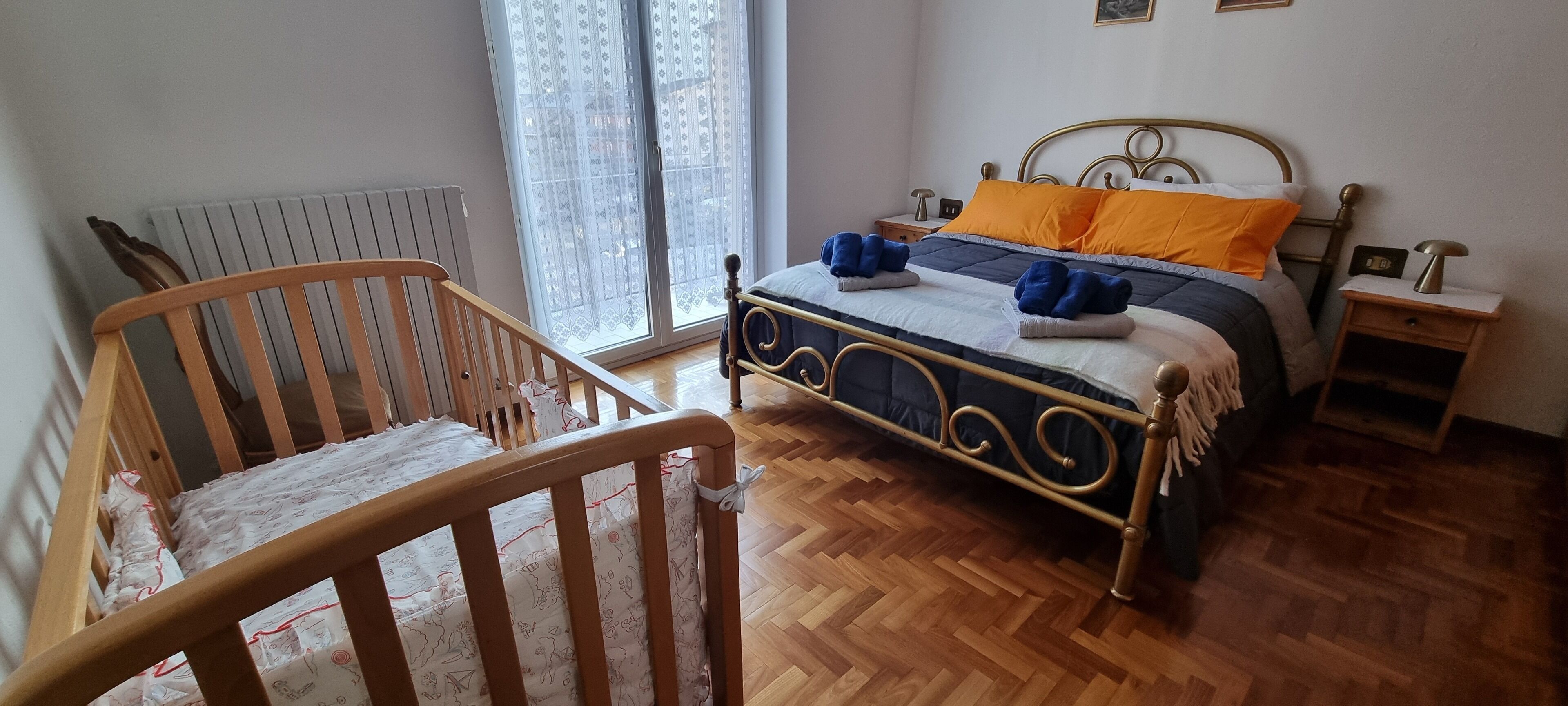 3 habitaciones, escritorio, wifi gratis y ropa de cama 