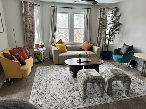 3 bedrooms with parking near NE Arts District, 15min to NSC and US Bank Stadium