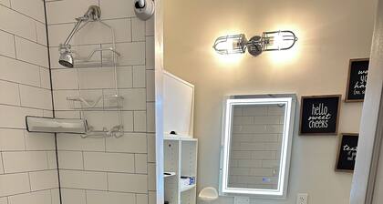3 bedrooms with parking near NE Arts District, 15min to NSC and US Bank Stadium