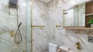 Basic Apartment | Bathroom