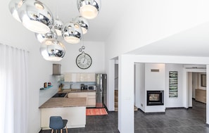 Fridge, microwave, oven, stovetop - Awesome home in Okrug Donji (Okrug Donji)