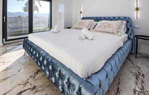 9 soverom, strykejern/-brett, reiseseng for barn og wi-fi (inkludert)