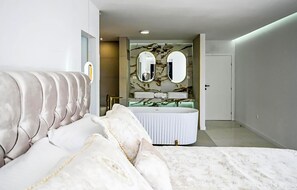 9 bedrooms, iron/ironing board, travel crib, free WiFi - Amazing home in Donji Prolozac (Donji Prolozac)