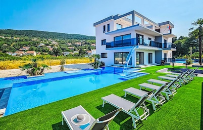 Amazing home in Donji Prolozac