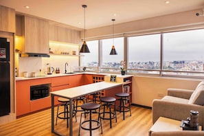 Fridge, microwave - Le Foyer Flats Sudamerica Rooms (Arequipa)