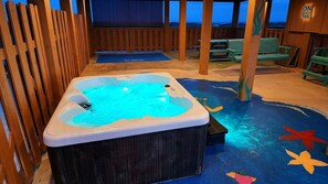 Outdoor spa tub - Hot Tub~Private~BBQ Grill~Bunk Room~Tropical Vibes (Bolivar Peninsula)
