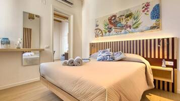 Appartement Design, 1 chambre, balcon | Matelas mémoire de forme, rideaux occultants, fer et planche à repasser