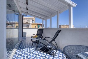 Apartamento panorámico, 1 habitación, cocina, vistas al mar | Jardines del alojamiento