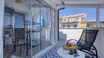 Appartement Panoramique, 1 chambre, cuisine, vue mer | Restauration extérieure