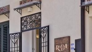 A building with a sign reading "La RDI" and a door with decorative metalwork. - VFH La Rada Apartments (Porticello)