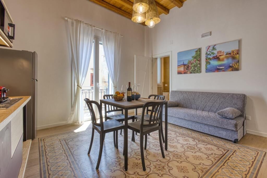 Appartamento Design, 1 camera da letto, balcone | Area soggiorno | Smart TV 32 pollici con canali digitali, Netflix, servizi in streaming