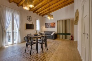 Appartement Exclusif, 1 chambre, balcon | Coin séjour