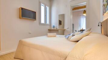 Design-Apartment, 1 Schlafzimmer, Balkon | Betten mit Memory-Foam-Matratzen, VerdunkelungsvorhÀnge