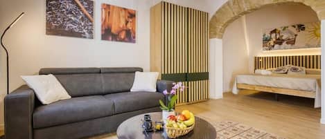 Exclusive-Apartment, 1 Schlafzimmer, Balkon | Wohnbereich | 32-Zoll-Smart-TV mit Digitalempfang, Netflix, Streaming-Dienste