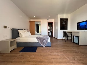 Tallelokero huoneessa, ilmainen Wi-Fi