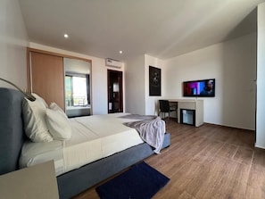 Kahden hengen standard-huone, parveke, kaupunkinäköala | Tallelokero huoneessa, ilmainen Wi-Fi