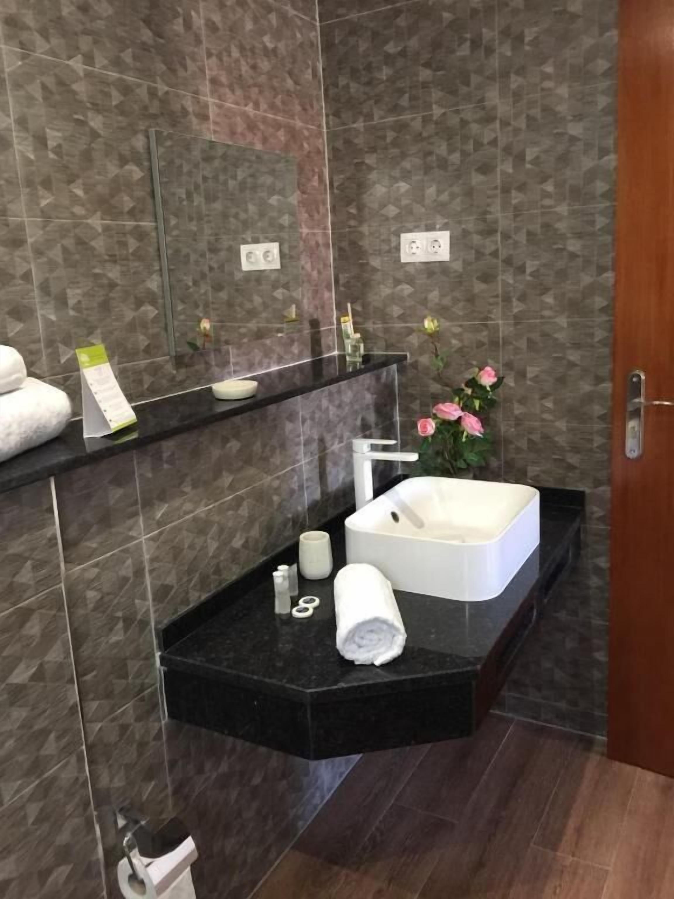 샤워 시설, 무료 세면용품, 헤어드라이어, 타월