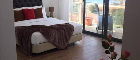 In-room safe, free WiFi, bed sheets