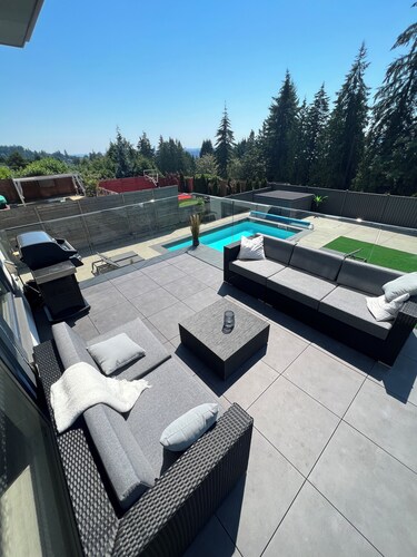 Luxury Large Private Modern Home with Pool