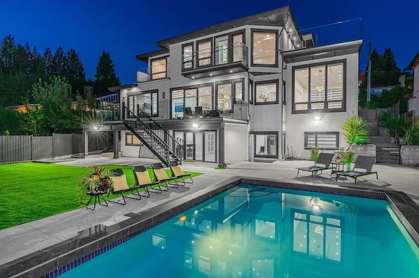 Outdoor pool, a heated pool