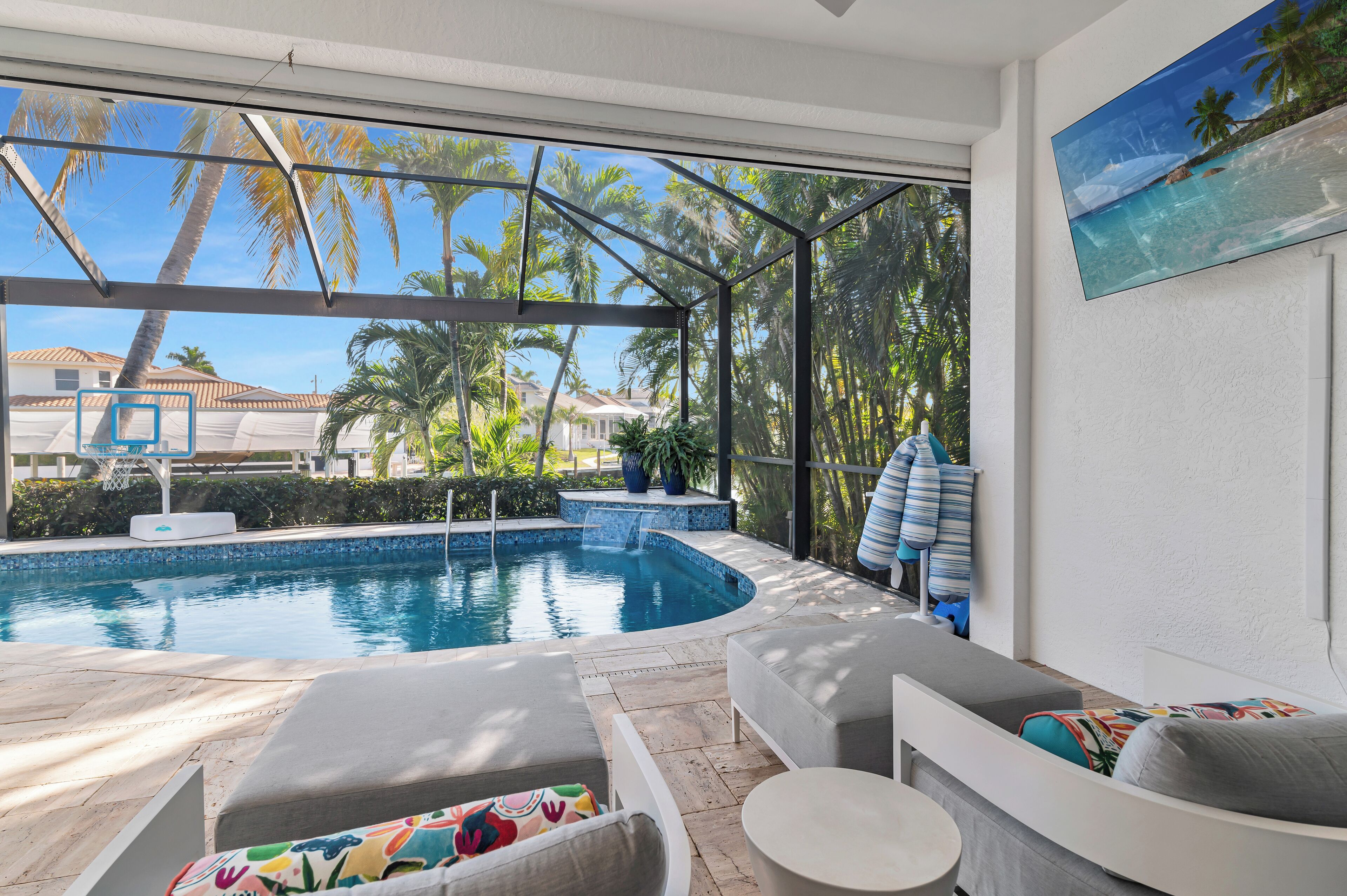 Alberca al aire libre y alberca climatizada