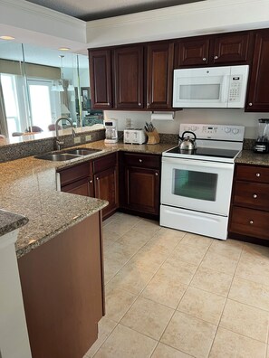 Fridge, microwave, oven, stovetop - 3BR/3BA condo on Hilton Head Island with use of amenities at The Westin Hotel (Hilton Head Island)