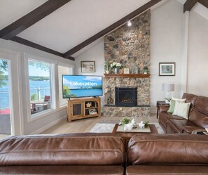 Télévision, cheminée