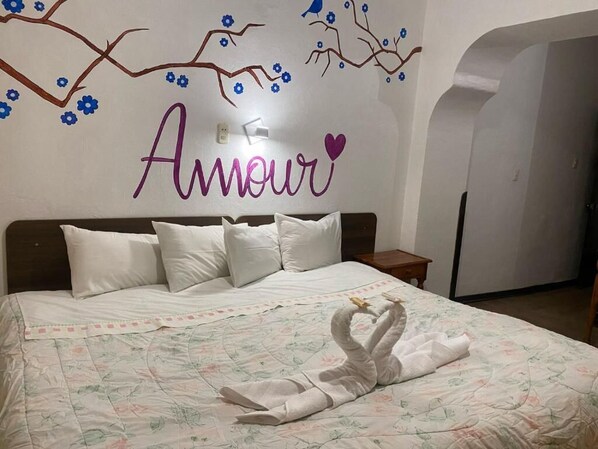 Double Room, 1 King Bed | Soundproofing, free WiFi