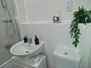 Toalhas de banho, papel higiênico