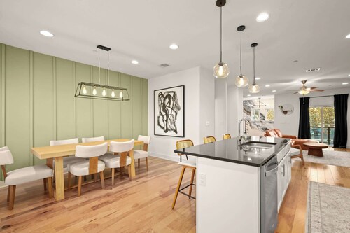 Stunning 3BR Lux 3-Level | Downtown Austin