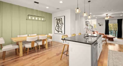 Stunning 3BR Lux 3-Level | Downtown Austin