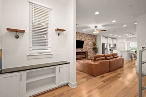 テレビ、書斎 / ワークスペース