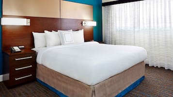 Skrivebord, skrivebord for bærbar PC og blendingsgardiner