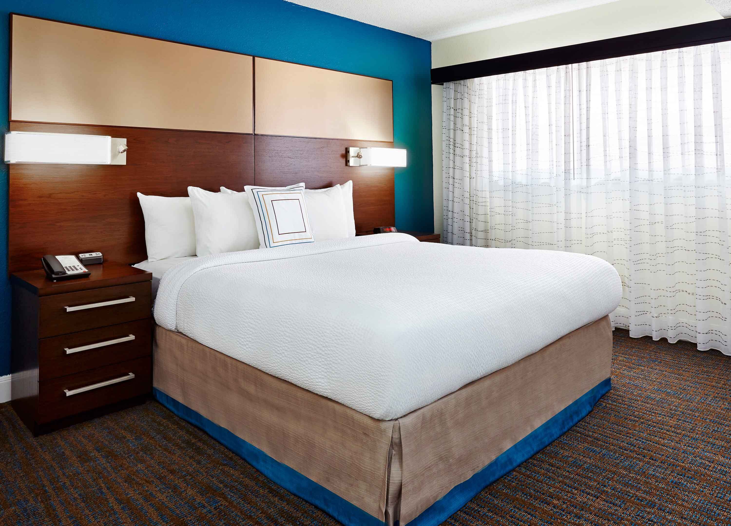 Rideaux occultants, fer et planche à repasser, Wi-Fi gratuit