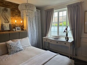 Free WiFi - Flint Cottage (Bushey)