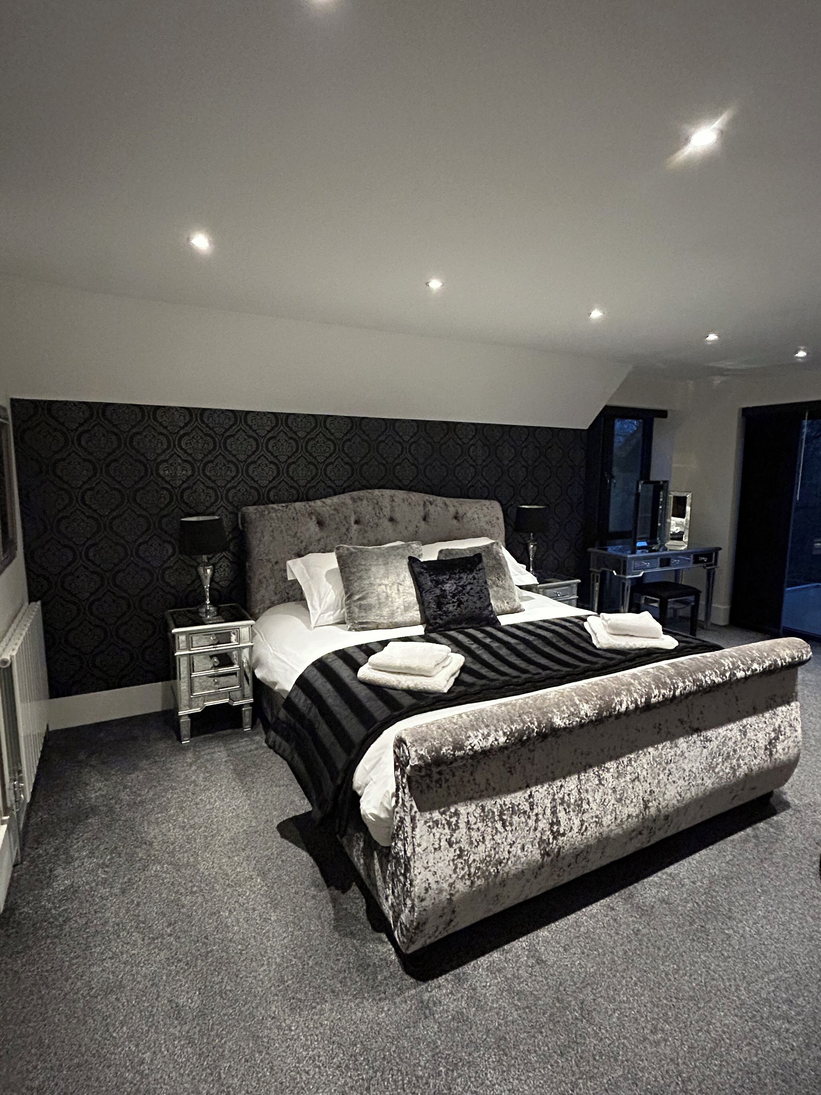 5 chambres, fer et planche à repasser, Wi-Fi gratuit, draps fournis