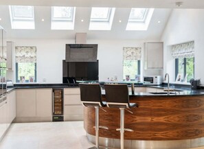 Private kitchen - Spacious Detached Home in Sussex - Sleeps 14 (Pulborough)