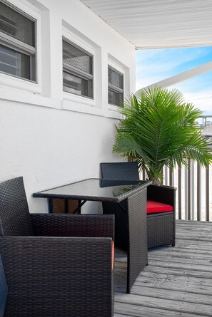 Outdoor dining - Nautical Nook (Englewood)