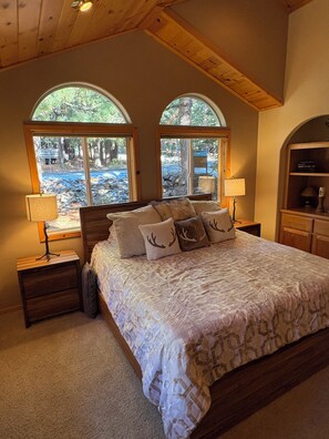 3 bedrooms, Internet, bed sheets - Delightful 3-bedroom house in Truckee perfect for your getaway (Truckee)