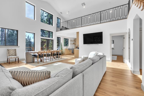 Spacious  newly built 4bdr+Loft house in quaint Soda Springs with AC