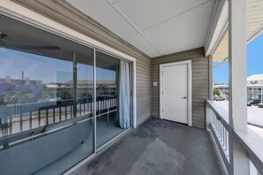 Property grounds - 230 Stylish 1 Bedroom Condo 3 pools (Destin)