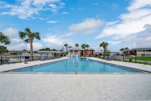 Pool - 230 Stylish 1 Bedroom Condo 3 pools (Destin)