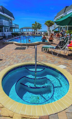 Pool - St Pete's Beach - 2 BR 2 Bath!! (St. Pete Beach)