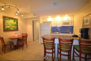 Private kitchen - St Pete's Beach - 2 BR 2 Bath!! (St. Pete Beach)