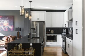 Fridge, microwave, oven, stovetop - City View Home with HotTub, Rooftop, Arcade Game, and Parking (Nashville)