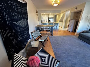 Televisión y chimenea